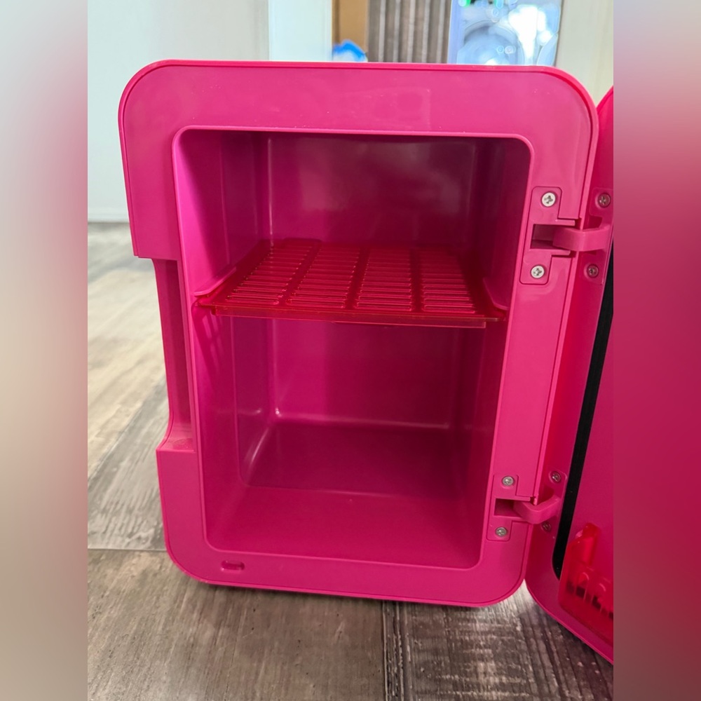 Barbie Pink and Gold mini fridge - Picture 3 of 5
